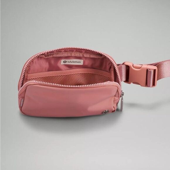 NWT EXTENDED STRAP lululemon everywhere belt bag 1L - pink pastel, strawberry - Picture 5 of 11